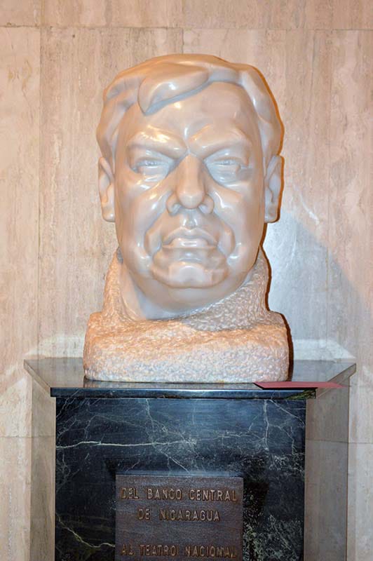 Busto de Rubén Darío por Edith Grøn